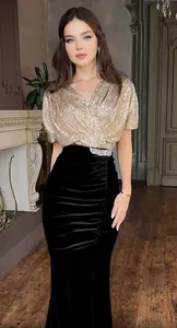 Elegante vestido de gala con lentejuelas, escote en V y falda de terciopelo negro