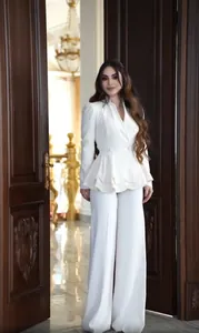 Ensemble élégant blanc haut à basque manches longues et pantalon large à strass