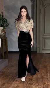 Elegante top de lentejuelas doradas con cuello en V y vestido de noche de sirena de terciopelo