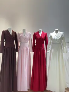 Robes de soirée élégantes à manches longues et col en V avec perles en plusieurs couleurs