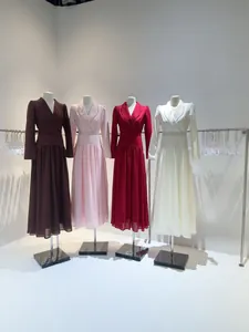 Robes maxi élégantes à col en V et manches longues en quatre couleurs pour l'automne.