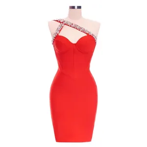 Abito bandage rosso monospalla con strass scintillanti e vestibilità bodycon sexy