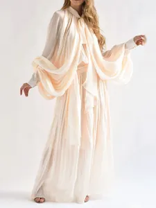 Robe longue chic à manches bouffantes crème pour des vacances à la mer