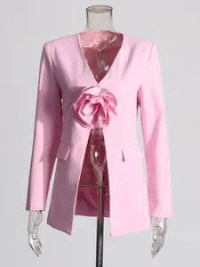 Blazer rose élégant pour femme avec col en V, grande fleur 3D et coupe ajustée cintrée