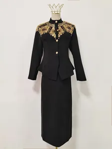 Elegante set due pezzi nero stile cinese moderno con ricami in oro e gonna lunga dritta