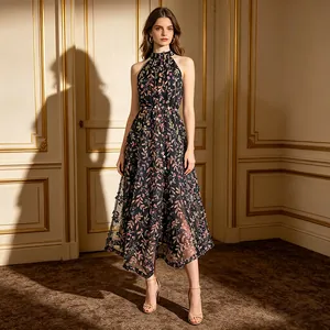 Robe midi élégante sans manches avec motif floral brodé et coupe cintrée à la taille
