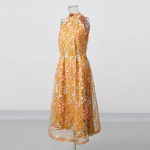 Élégante robe d'été jaune sans manches avec broderies florales 3D et détails raffinés