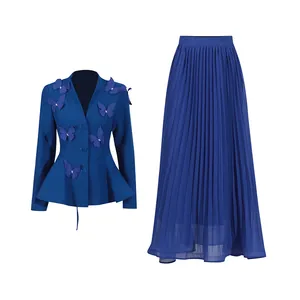 Ensemble deux pièces élégant blazer bleu roi papillon 3D et jupe longue plissée