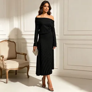Elegante vestido midi negro con hombros descubiertos y diseño plisado asimétrico de mujer.