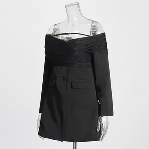 Chaqueta blazer negra con hombros descubiertos y detalle de malla cruzada para mujer