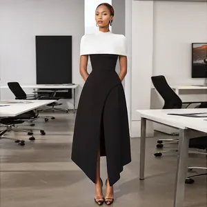 Elegante zwart-witte contrast midi-jurk met asymmetrische zoom voor op kantoor.