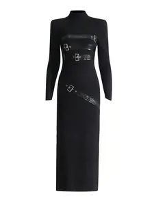 Robe longue noire à col montant et manches longues avec détails de boucles
