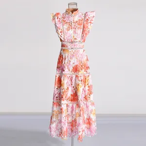 Robe longue élégante en dentelle à fleurs avec manches volantées et col montant chic