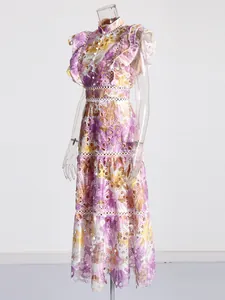 Robe longue élégante sans manches avec broderie florale, dentelle et col volanté