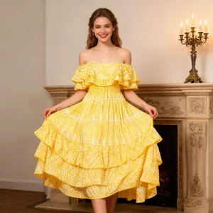 Robe à volants épaules dénudées style français avec taille haute et jupe jaune