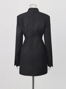 Elegantes schwarzes Blazer-Kleid mit Stehkragen und langen Ärmeln für Damen