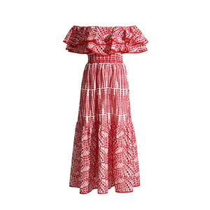 Robe longue élégante à épaules dénudées style français avec broderie rouge et volants