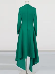 Elegante groene maxi-jurk met onregelmatige geplooide zoom en stijlvolle mouwen
