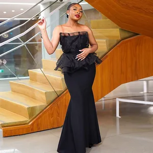 Elegante vestido de noche negro palabra de honor con parte superior de malla y falda sirena