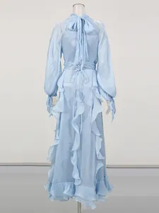 Hellblaues Abendkleid im französischen Stil mit Rüschen und langen Ärmeln Maxikleid