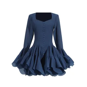 Abito corto blu stile francese con scollo quadrato e maniche a campana con volant