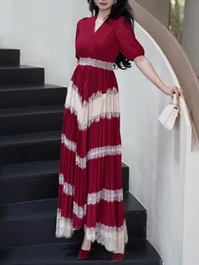 Robe Maxi Plissée Vintage Français Élégant Couleur Contrastée Pour Femmes Col en V Taille Haute Dentelle Patchwork Banquet Top Et Bottom