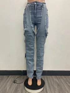 Jean en denim extensible à taille haute avec découpes effilochées et ourlet zippé