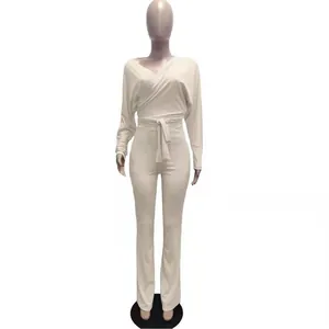 Completo casual da donna in due pezzi con top a portafoglio e pantaloni a coste