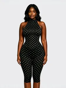 Combinaison dos nu noire à pois élégante avec une taille style corset flatteuse