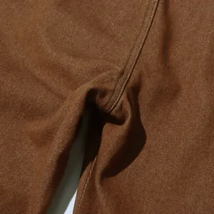 Dettaglio macro preciso della cucitura di pantaloni in denim marrone retrò stile invecchiato