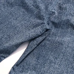 Macroweergave van blauwe denimstof met hoogwaardige versterkte naadstiksels afwerking