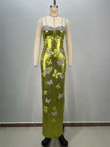 Vista completa dell'abito da sera verde lime con paillettes e farfalle applicate