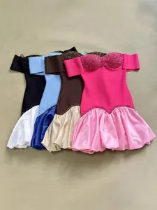 Dettaglio di eleganti abiti corti con strass scollo a barchetta e gonna a palloncino
