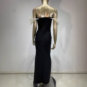Elegante vestido largo bandage negro con detalles de perlas 3D en los hombros.