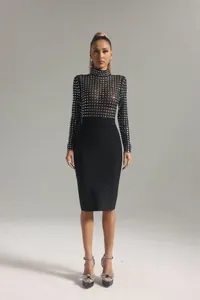 Robe bandage noire élégante à manches longues avec strass et col montant