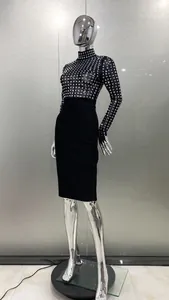 Robe bandage noire à strass avec manches longues en résille et col montant