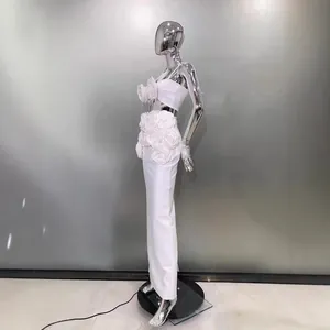 Elegante conjunto blanco de dos piezas con flores 3D y falda bandage larga ajustada