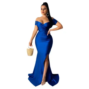 Robe de soirée élégante bleu roi avec épaules dénudées et fente haute pour un look sexy
