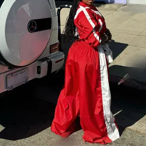 Eleganter rot-weißer Patchwork-Trainingsanzug für Damen im modernen Streetwear-Look