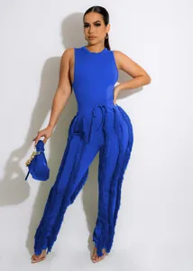 Stijlvolle tweelige set koningsblauwe mouwloze top en lange broek met franjes