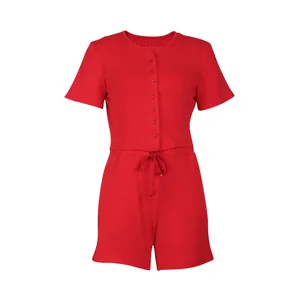 Set due pezzi a coste rosso con top a maniche corte e pantaloncini con coulisse.