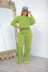 Comfortable women's two-piece sweatshirt and wide-leg sweatpants set in vibrant green