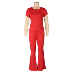 Ensemble deux pièces rouge plissé à manches courtes avec pantalon évasé pour femmes