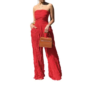 Elegante tuta intera rossa senza spalline a gamba larga per feste estive e vacanze