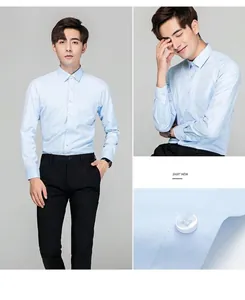 Détail d'une chemise en coton bleu clair à armure toile pour tenue de bureau masculine