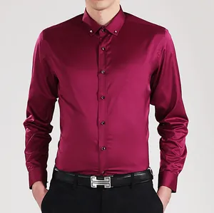 Chemise de ville slim en soie bordeaux à manches longues pour hommes avec clous de col