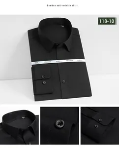 Detalles del cuello y puños de la camisa negra de fibra de bambú