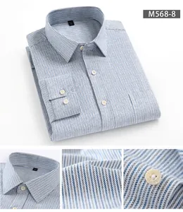 Dettaglio camicia da uomo a righe blu in cotone spazzolato con trama del tessuto