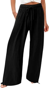 Detailweergave van deze broek met hoge taille, wijde pijpen, trekkoord en zijzakken