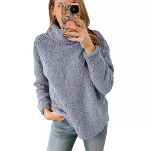 Comfortabele dames coltrui van pluizige sherpa met lange mouwen in een blauwe tint